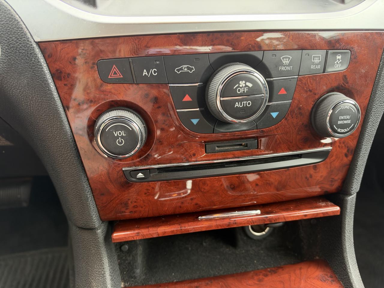Chrysler 300 Base 2012