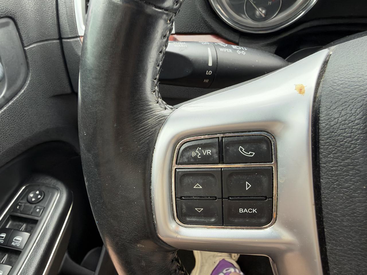 Chrysler 300 Base 2012