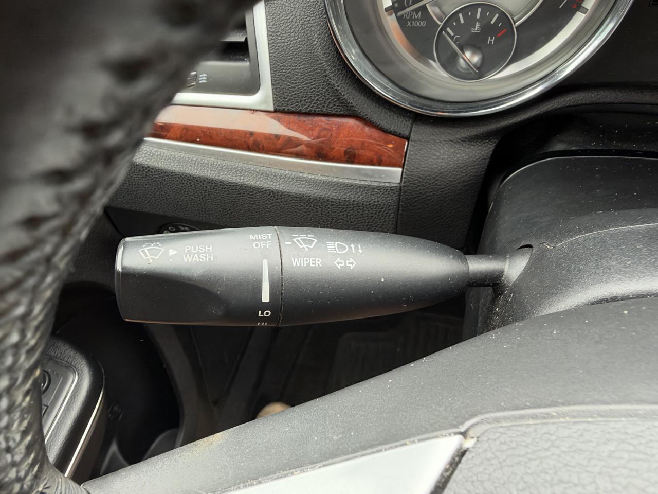 Chrysler 300 Base 2012