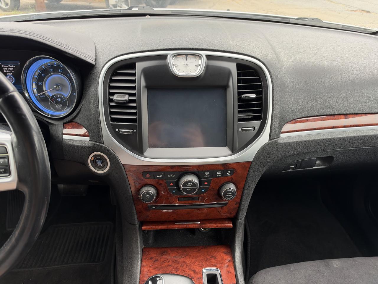 Chrysler 300 Base 2012