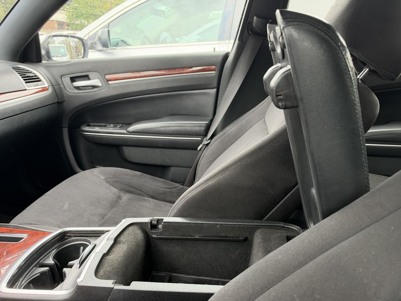 Chrysler 300 Base 2012