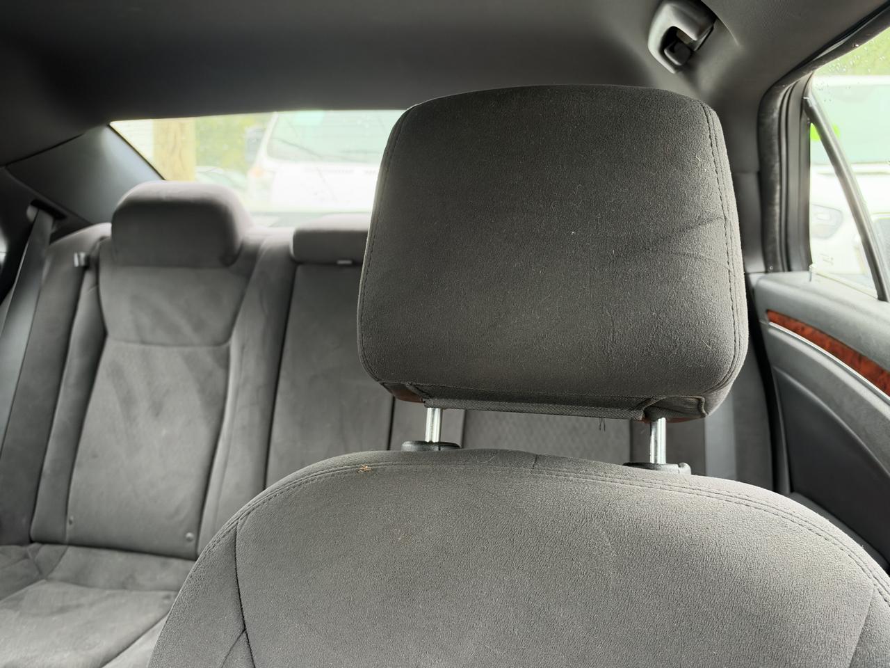 Chrysler 300 Base 2012