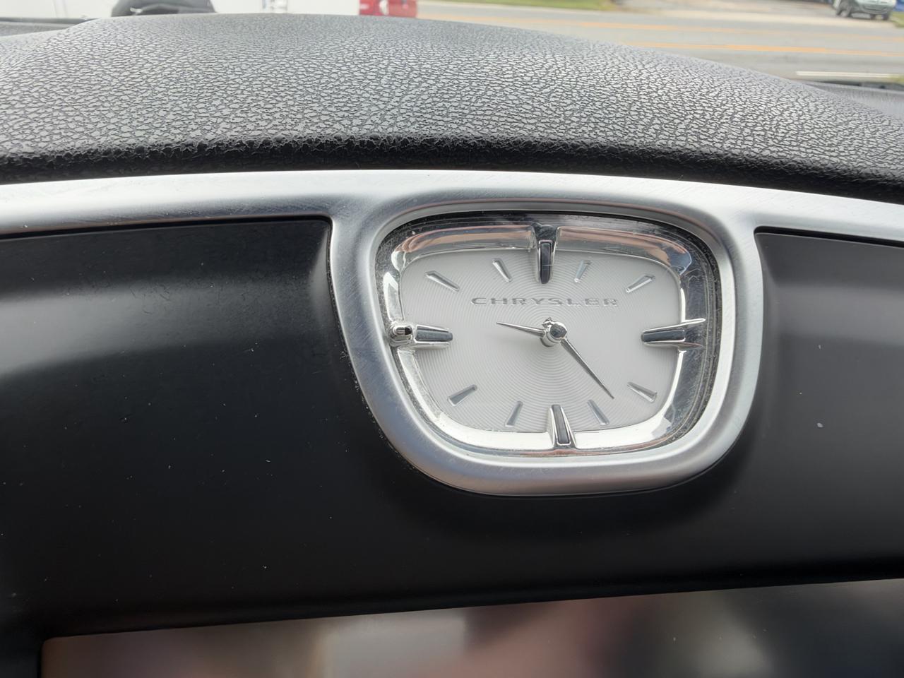 Chrysler 300 Base 2012