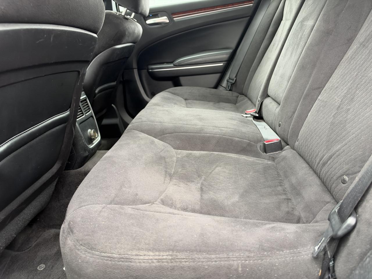 Chrysler 300 Base 2012