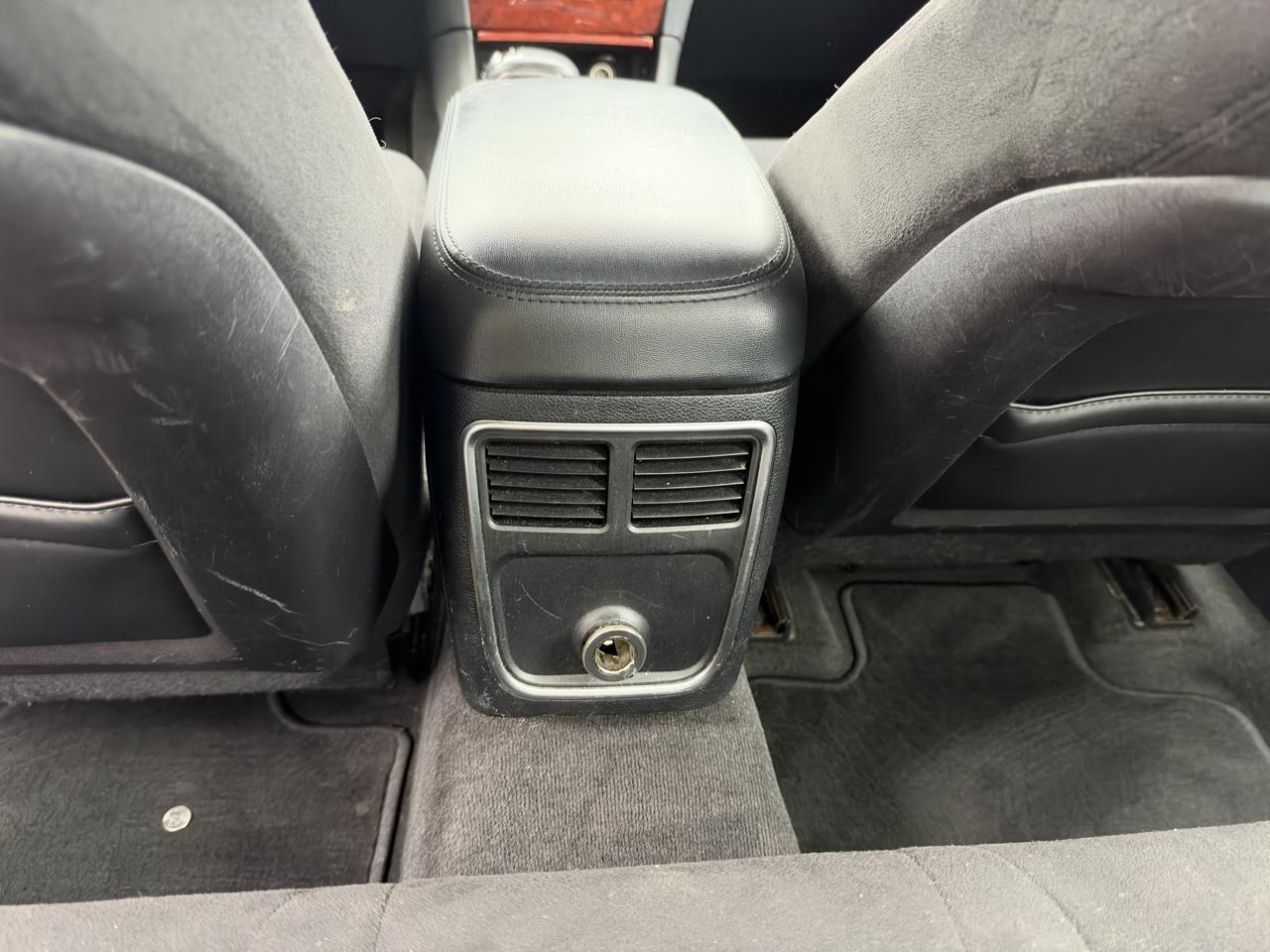 Chrysler 300 Base 2012