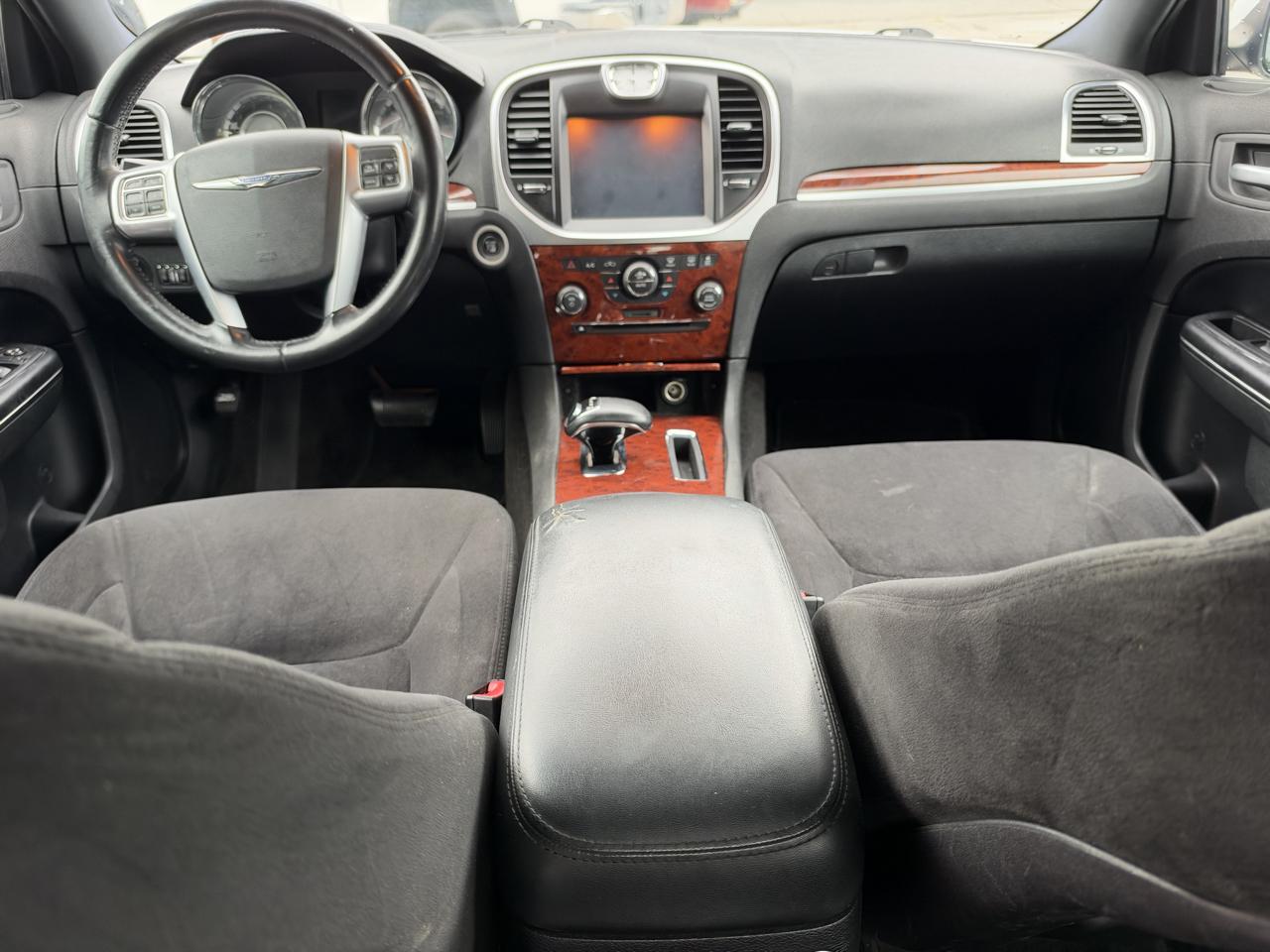 Chrysler 300 Base 2012