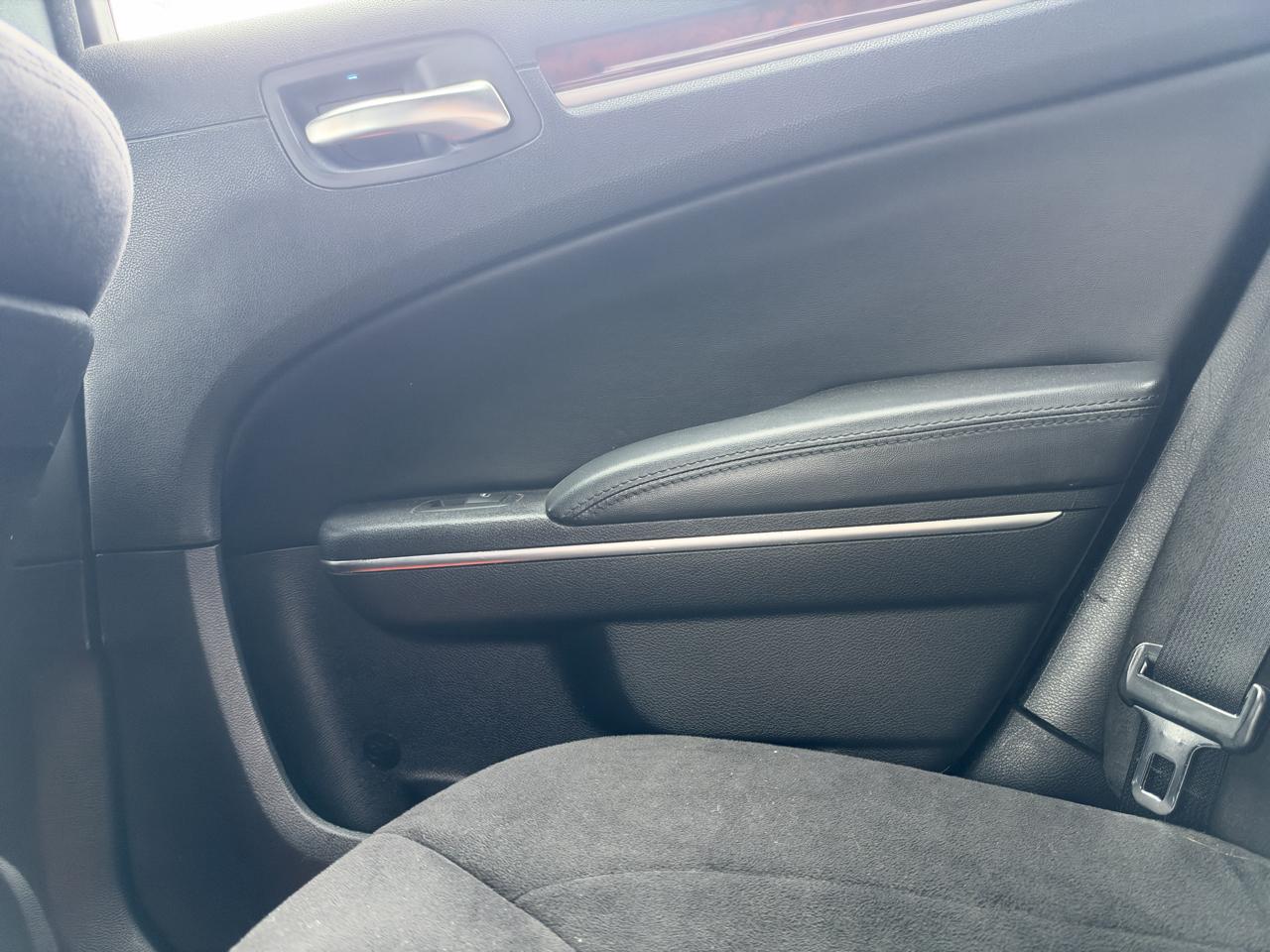 Chrysler 300 Base 2012