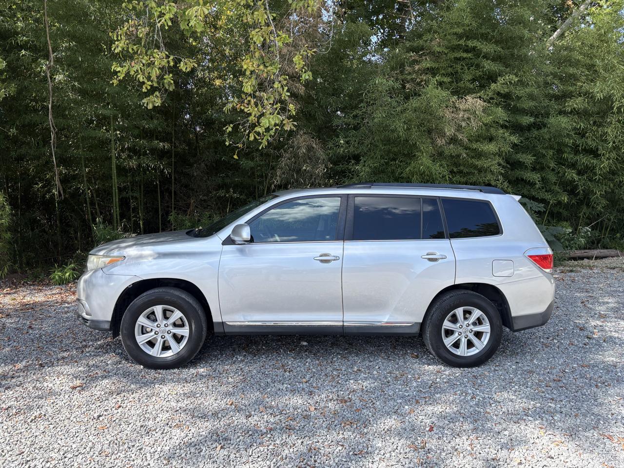 Toyota Highlander Base 2WD V6 2012
