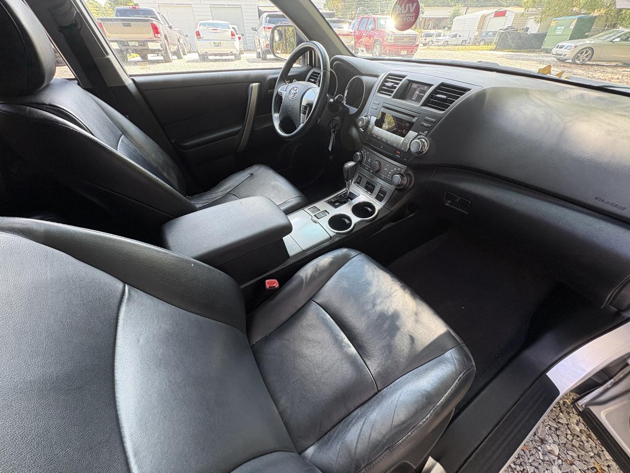Toyota Highlander Base 2WD V6 2012