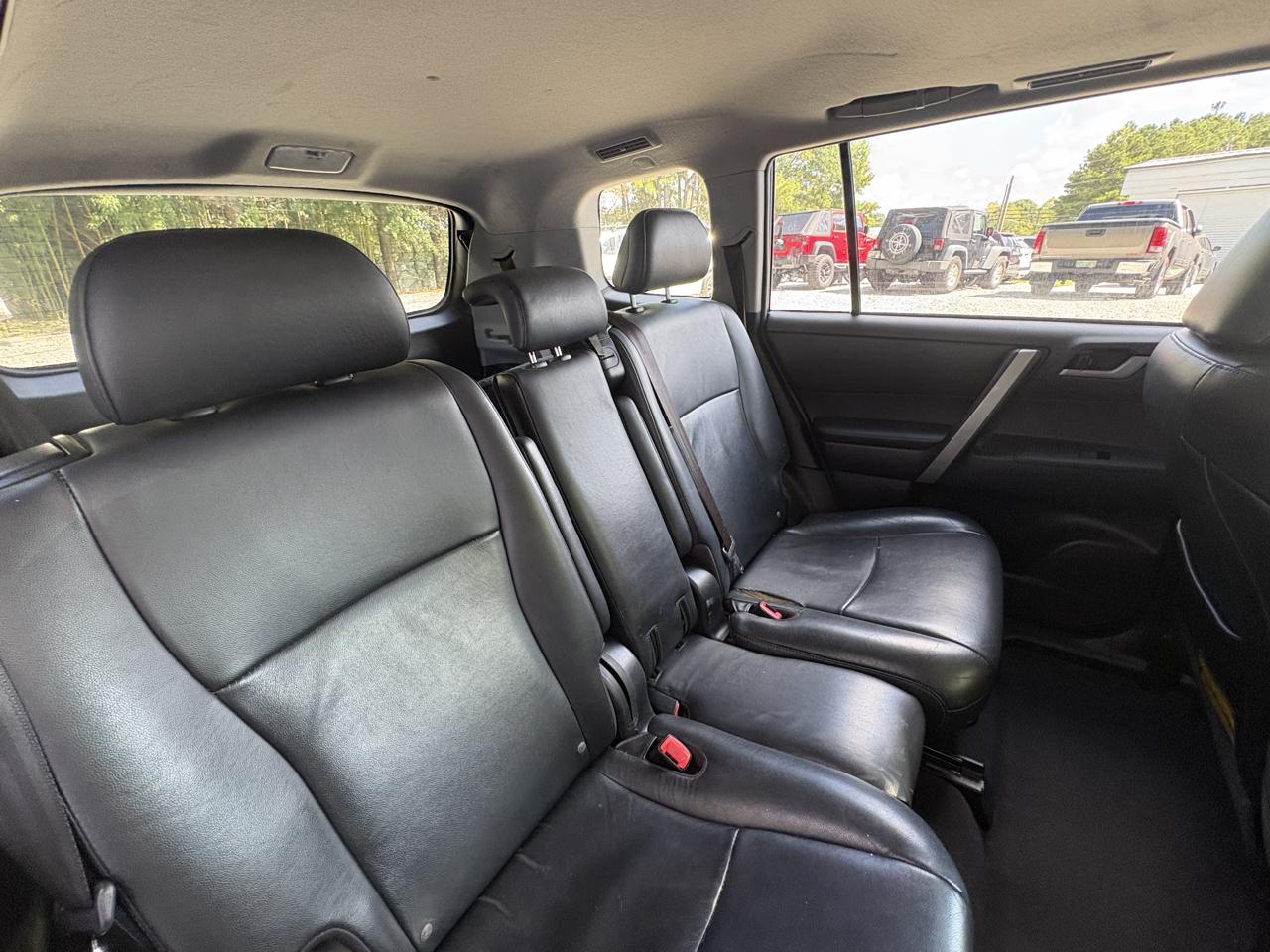 Toyota Highlander Base 2WD V6 2012