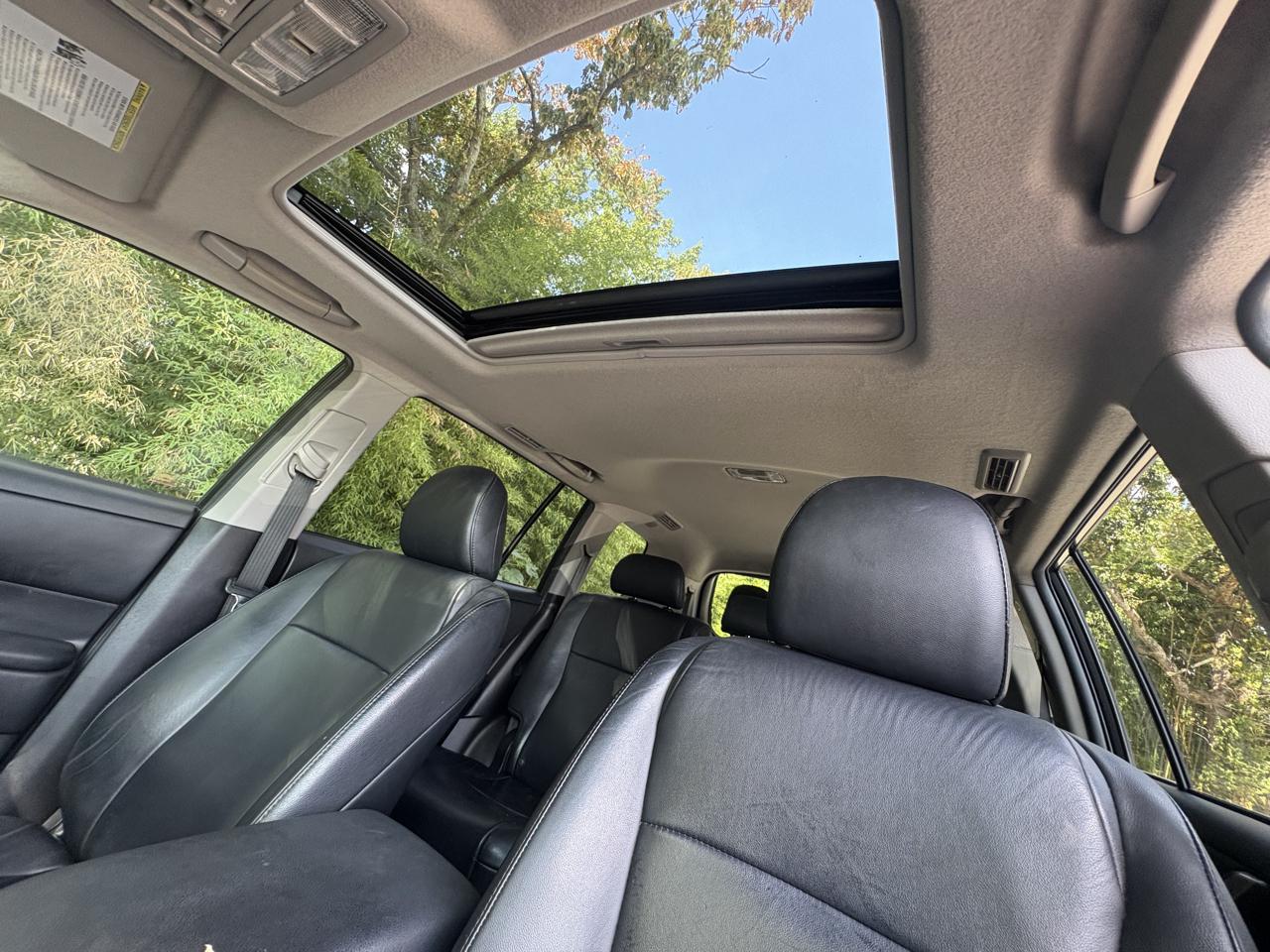 Toyota Highlander Base 2WD V6 2012