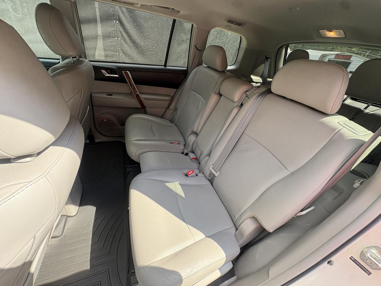 Toyota Highlander Limited 2WD 2012