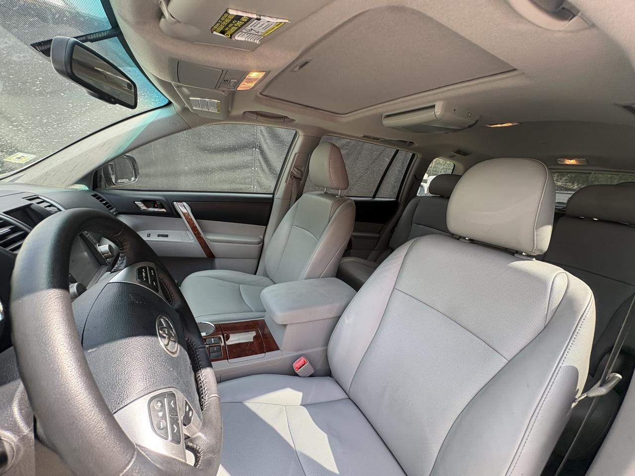 Toyota Highlander Limited 2WD 2012