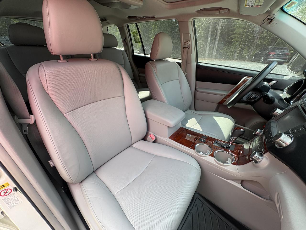 Toyota Highlander Limited 2WD 2012
