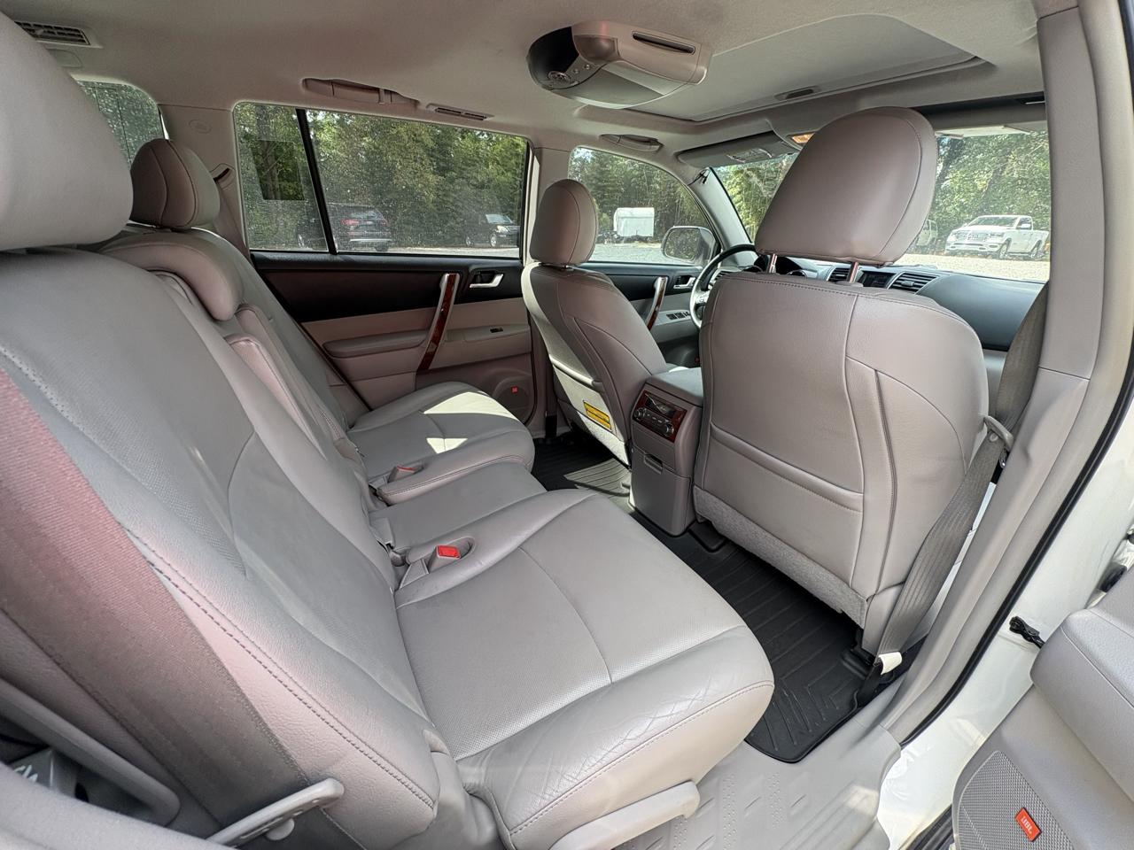 Toyota Highlander Limited 2WD 2012