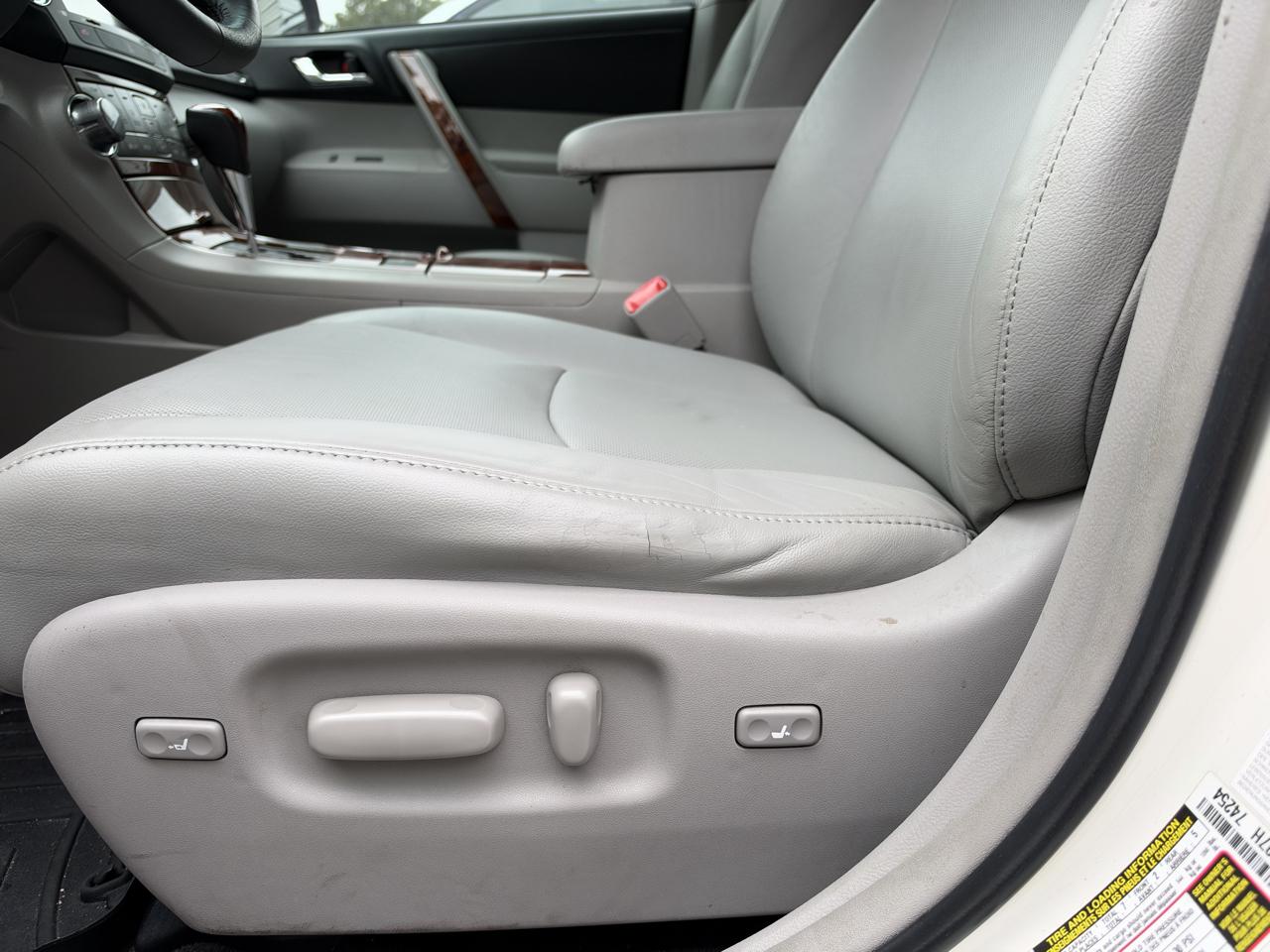 Toyota Highlander Limited 2WD 2012