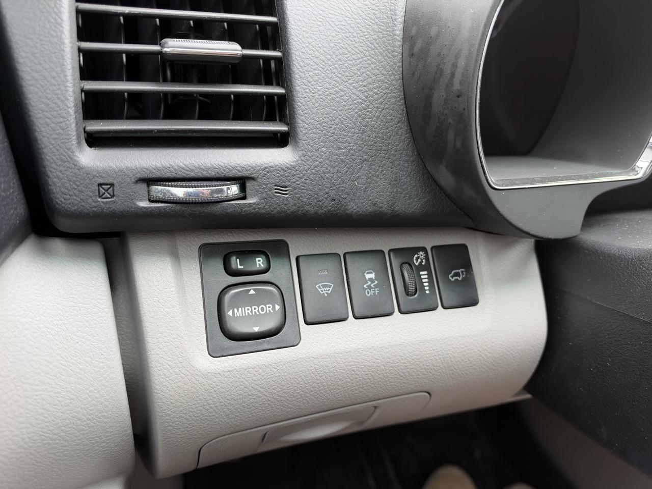 Toyota Highlander Limited 2WD 2012