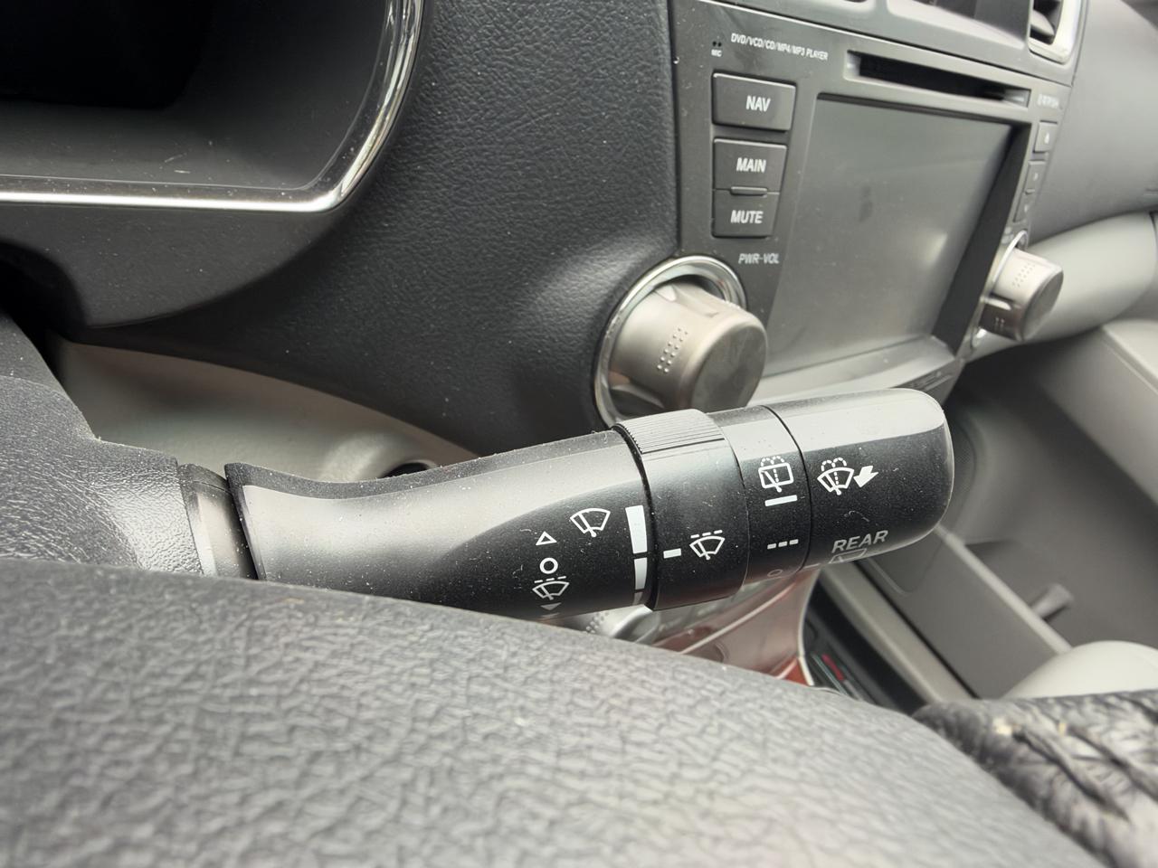 Toyota Highlander Limited 2WD 2012