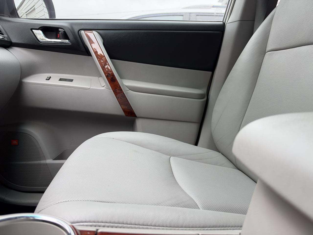 Toyota Highlander Limited 2WD 2012