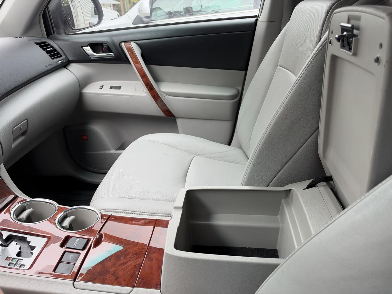 Toyota Highlander Limited 2WD 2012