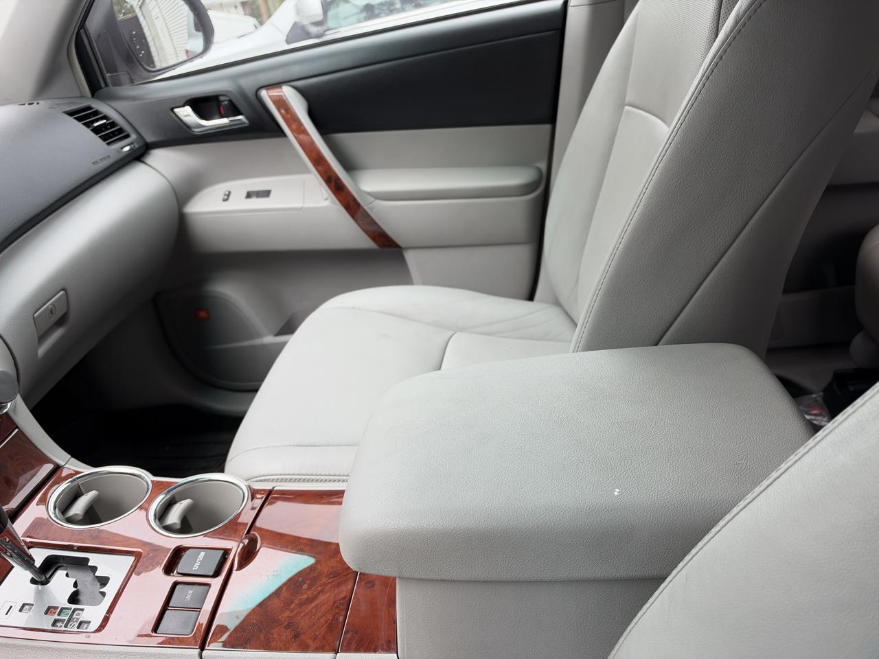 Toyota Highlander Limited 2WD 2012