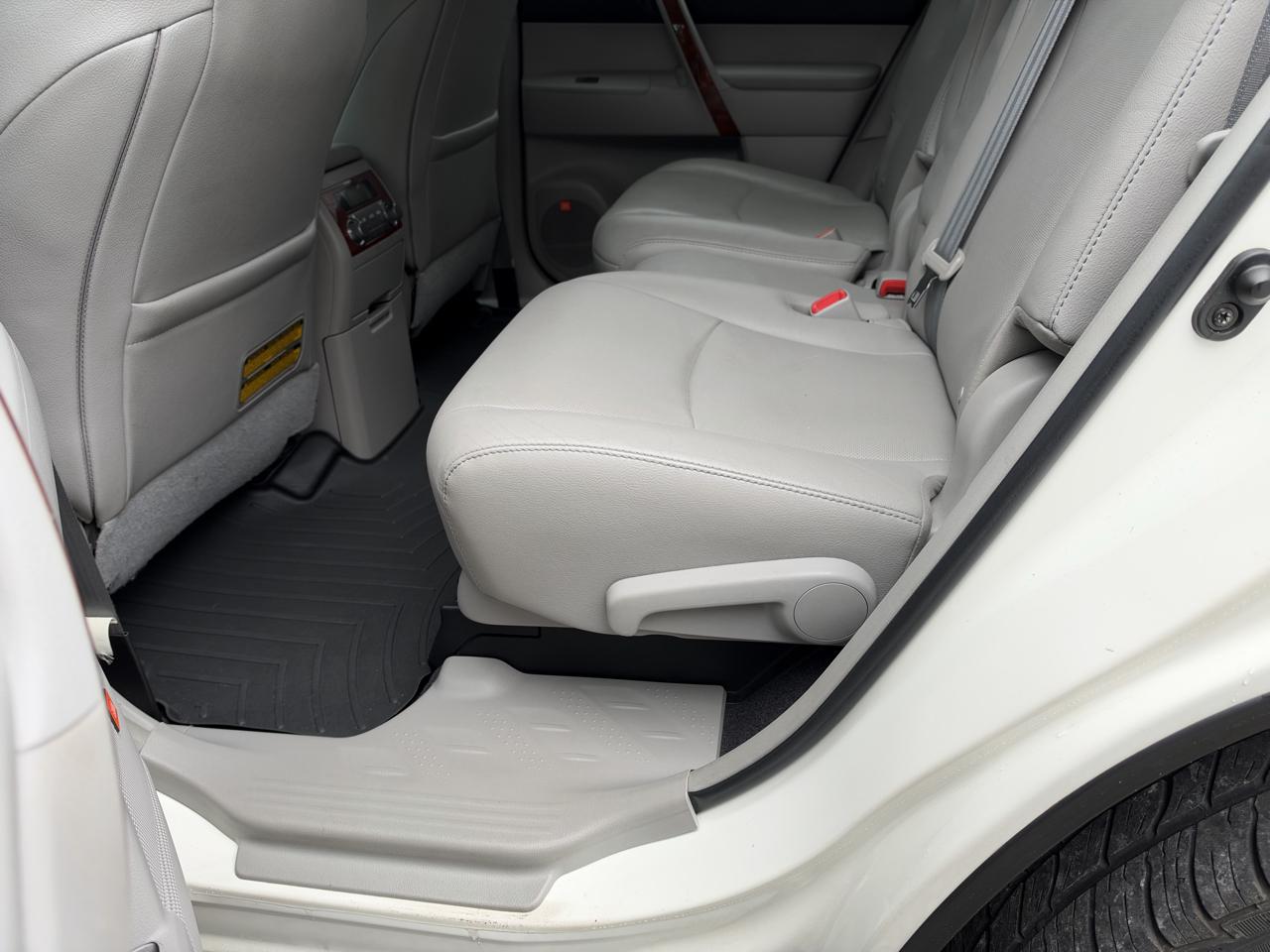 Toyota Highlander Limited 2WD 2012