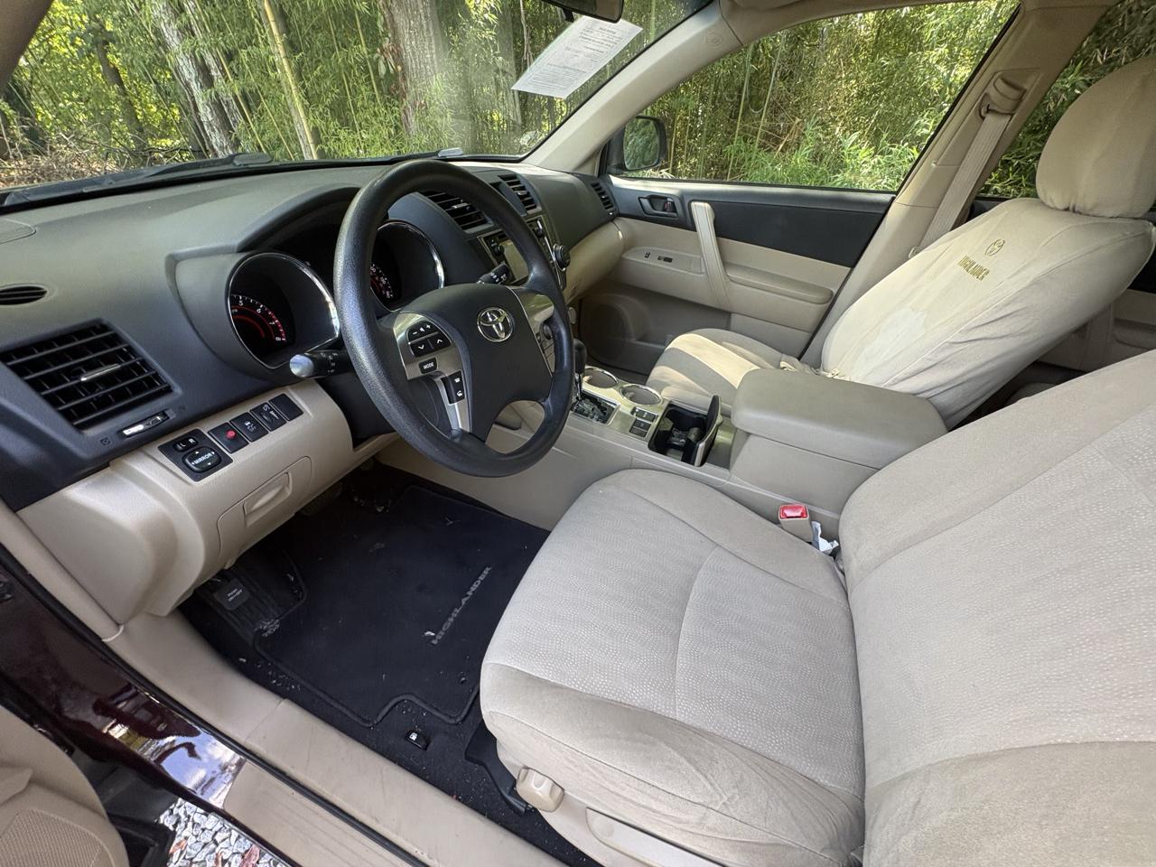 Toyota Highlander Base 2WD V6 2013