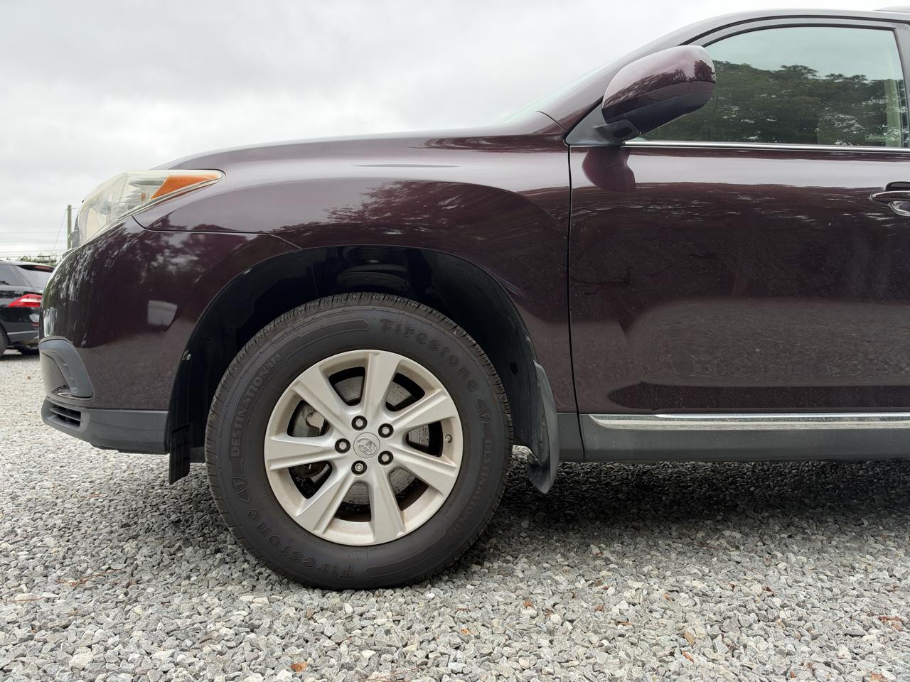 Toyota Highlander Base 2WD V6 2013