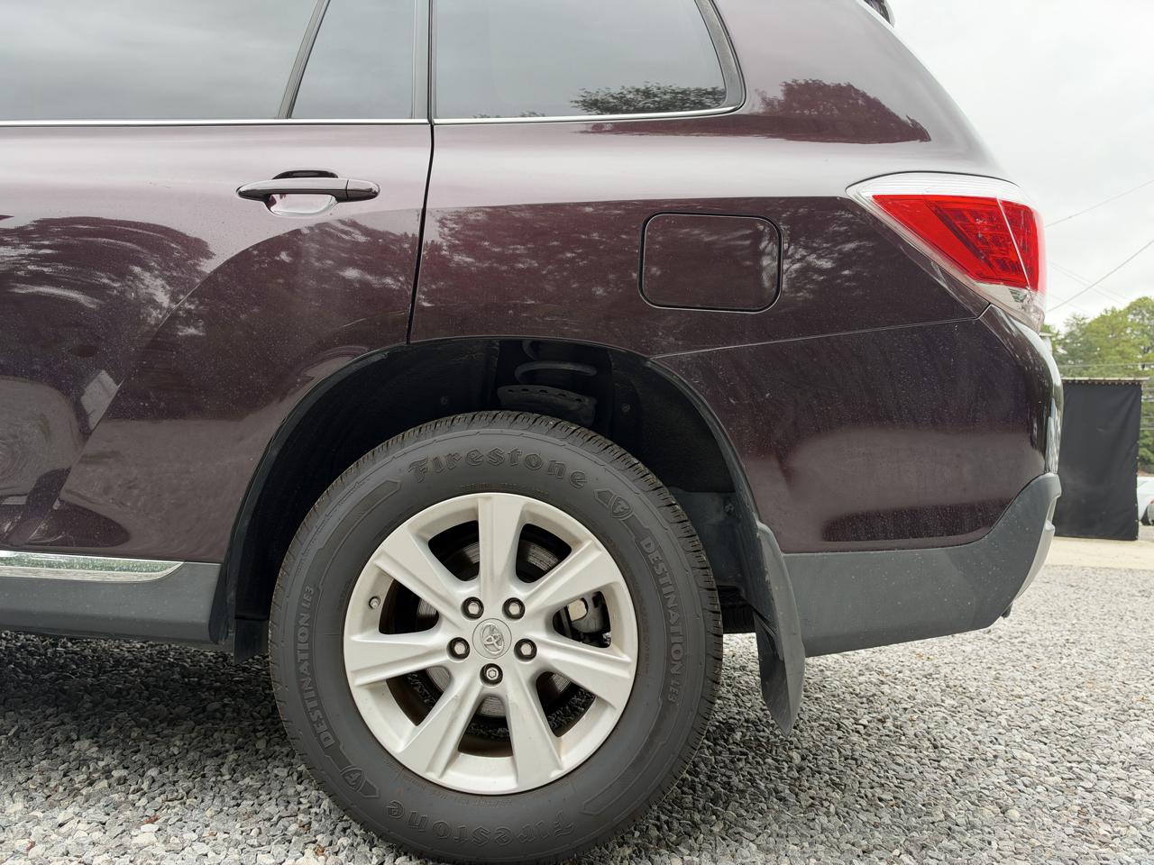 Toyota Highlander Base 2WD V6 2013