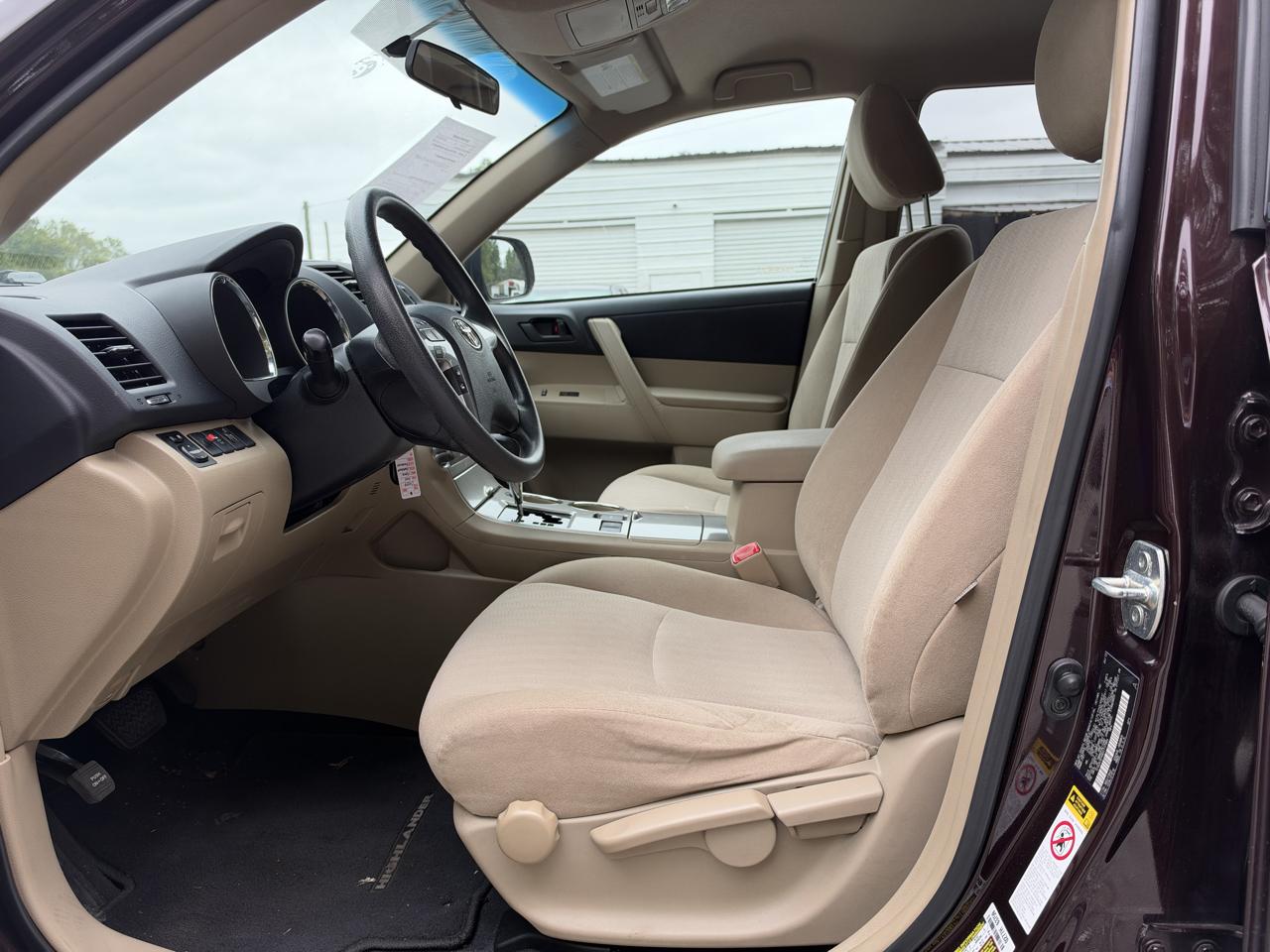 Toyota Highlander Base 2WD V6 2013
