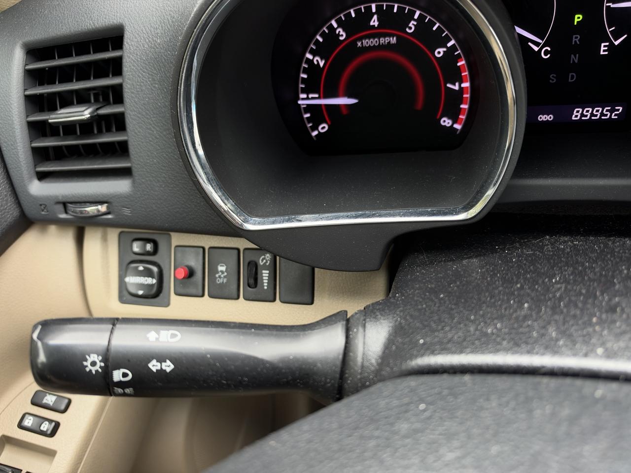 Toyota Highlander Base 2WD V6 2013