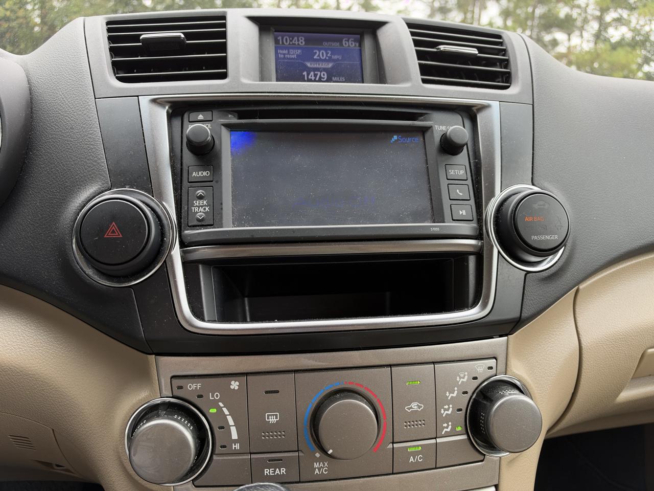 Toyota Highlander Base 2WD V6 2013