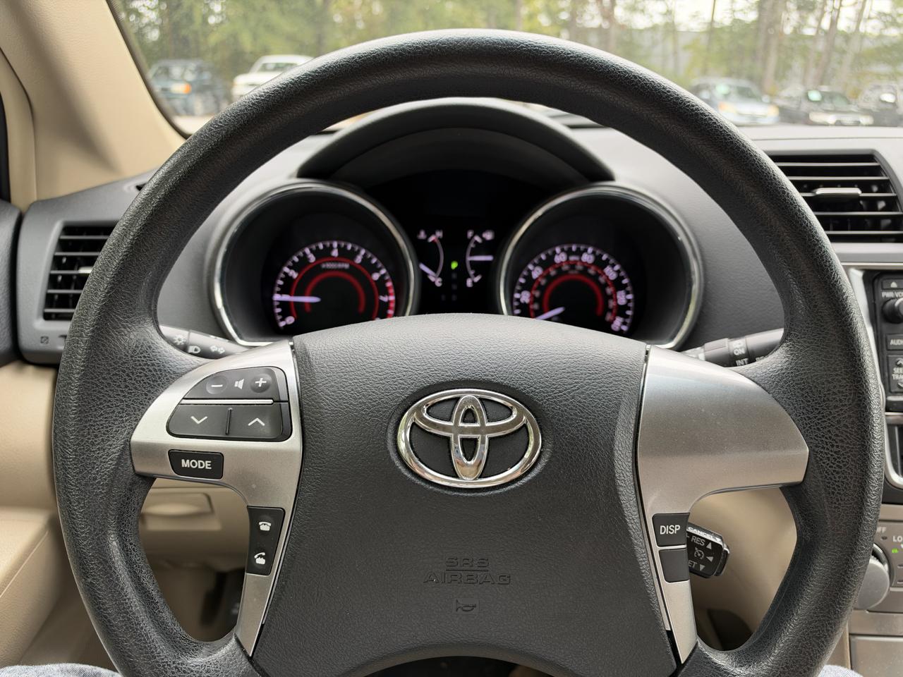 Toyota Highlander Base 2WD V6 2013