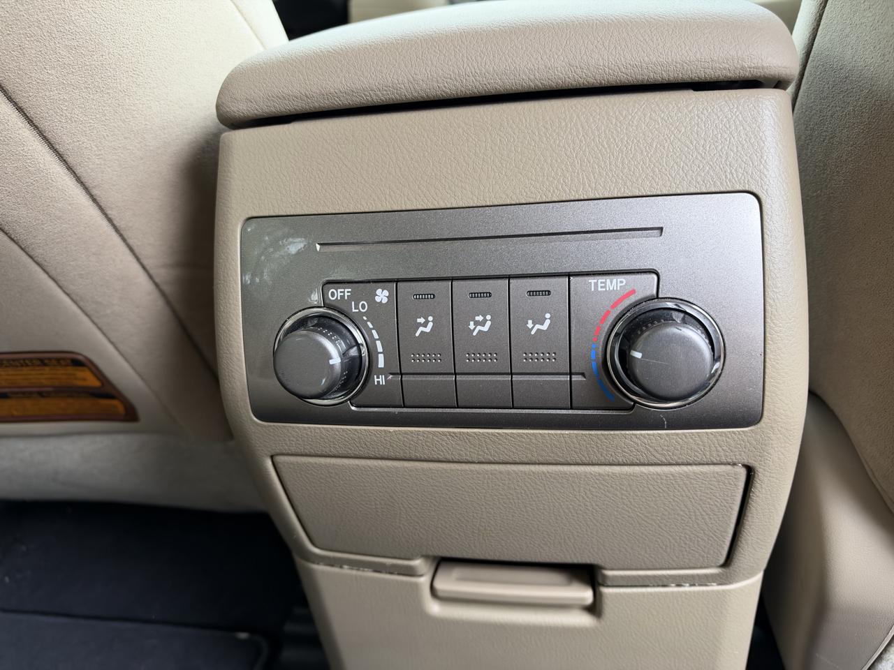 Toyota Highlander Base 2WD V6 2013
