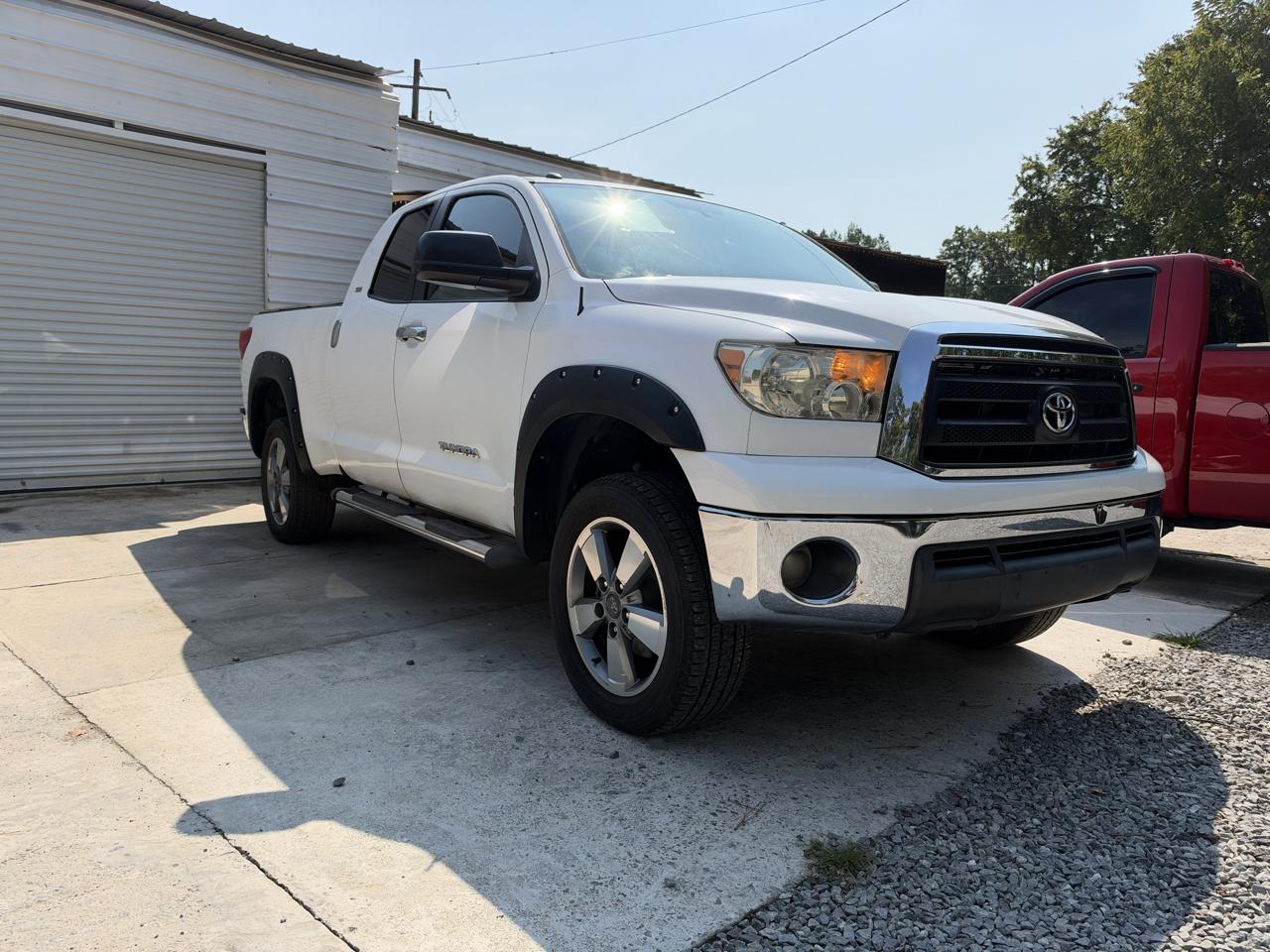 Toyota Tundra Tundra-Grade Double Cab 4.6L 2WD 2011