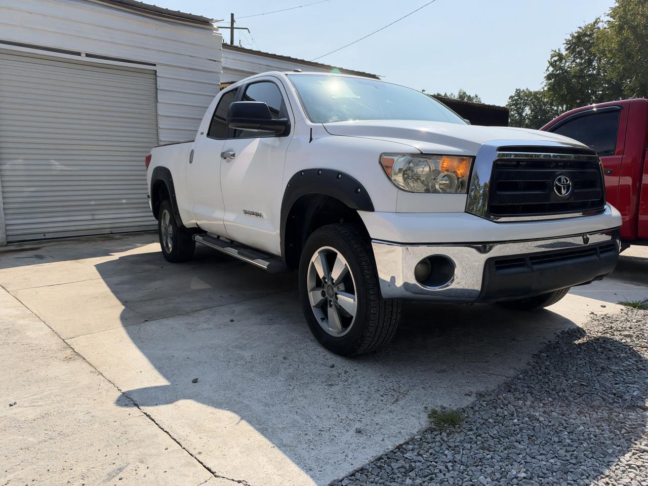 Toyota Tundra Tundra-Grade Double Cab 4.6L 2WD 2011