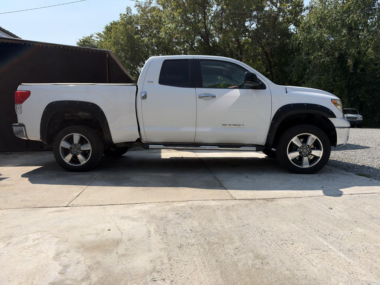 Toyota Tundra Tundra-Grade Double Cab 4.6L 2WD 2011