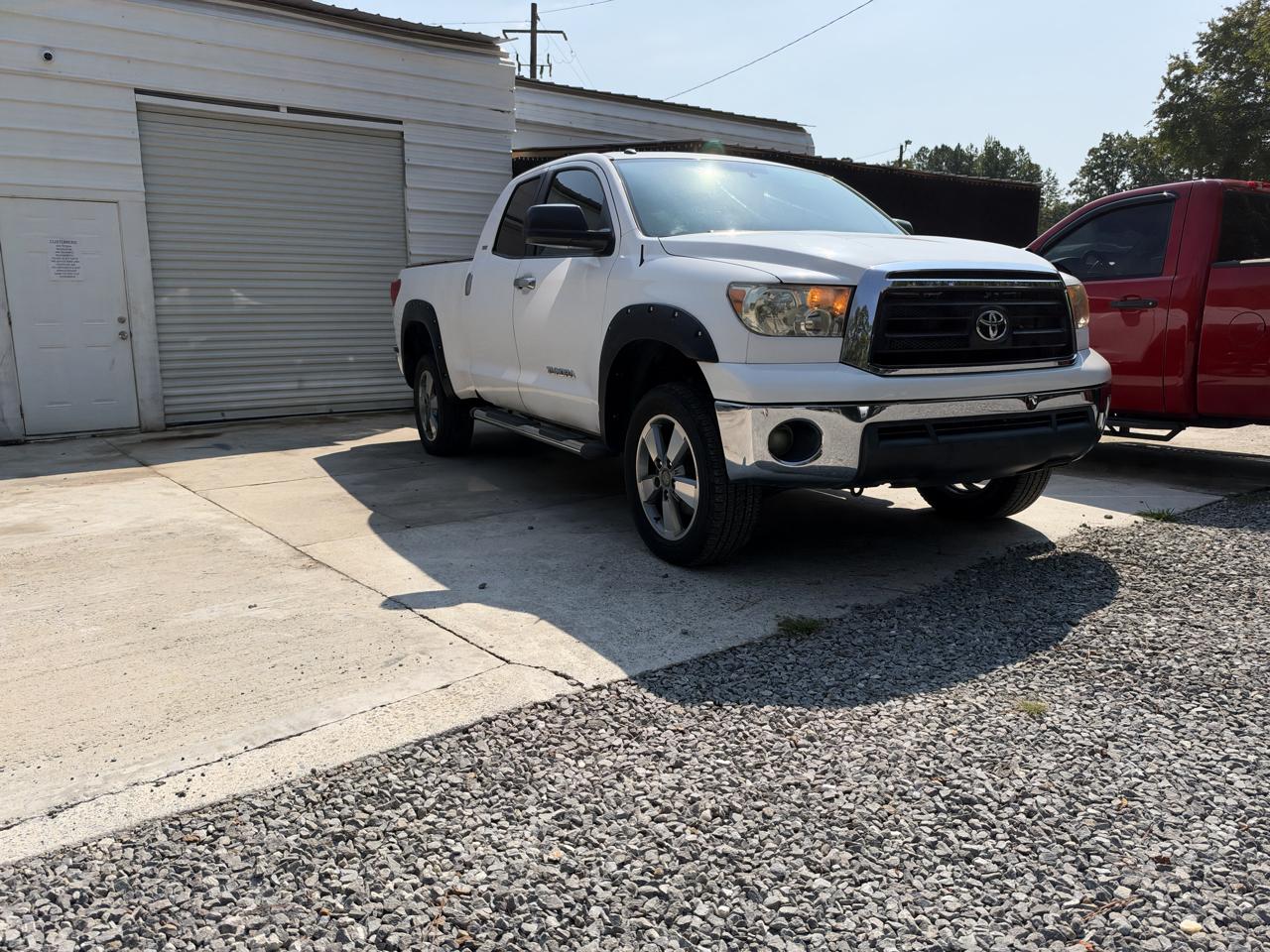 Toyota Tundra Tundra-Grade Double Cab 4.6L 2WD 2011