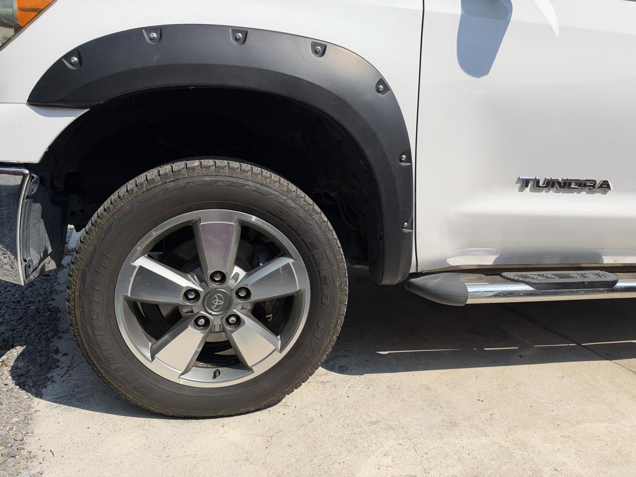 Toyota Tundra Tundra-Grade Double Cab 4.6L 2WD 2011