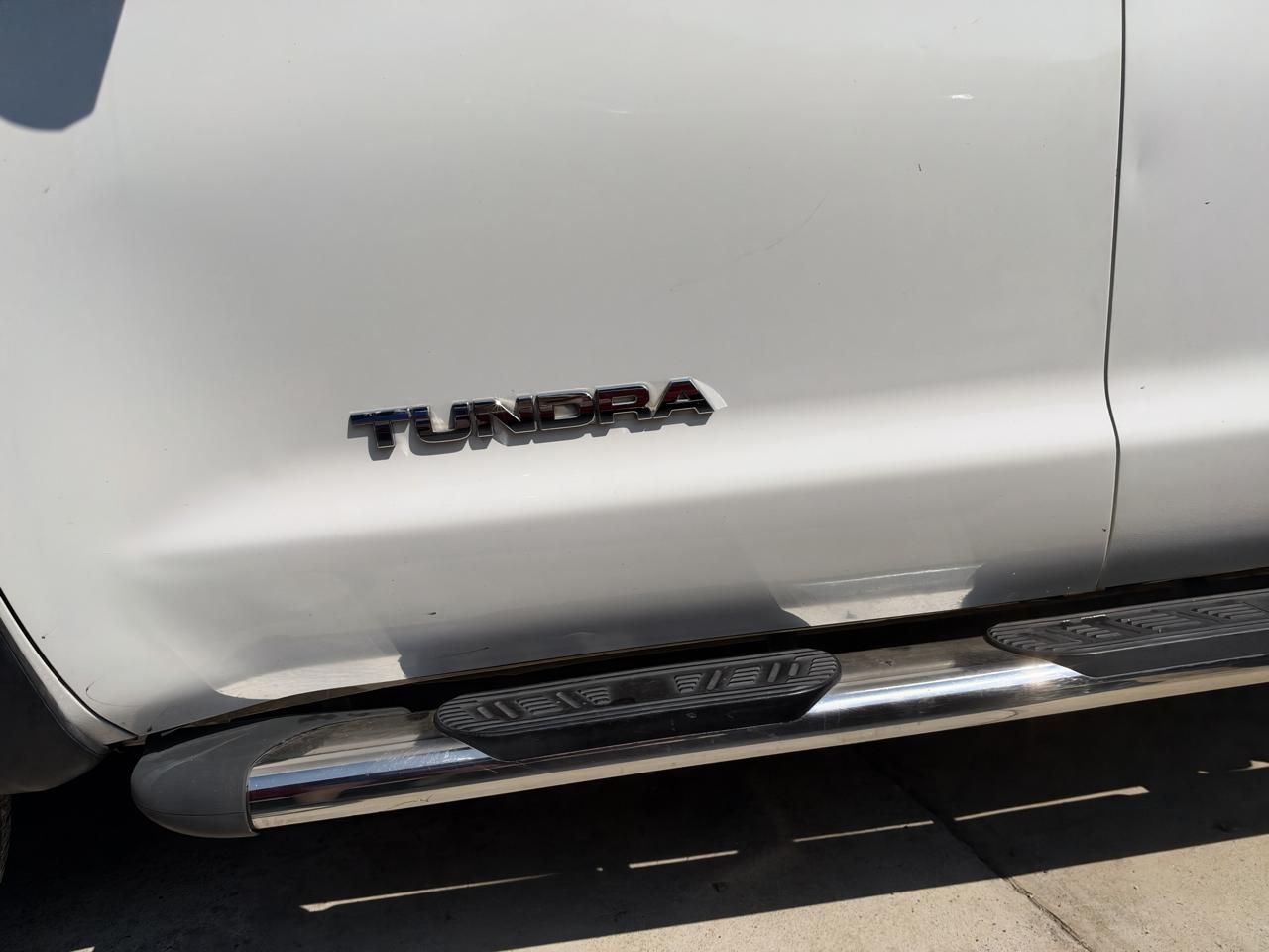 Toyota Tundra Tundra-Grade Double Cab 4.6L 2WD 2011