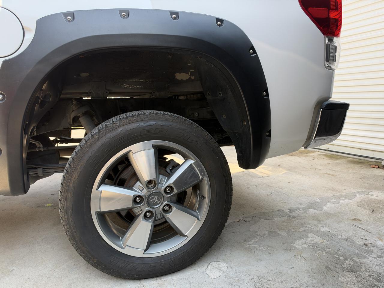 Toyota Tundra Tundra-Grade Double Cab 4.6L 2WD 2011
