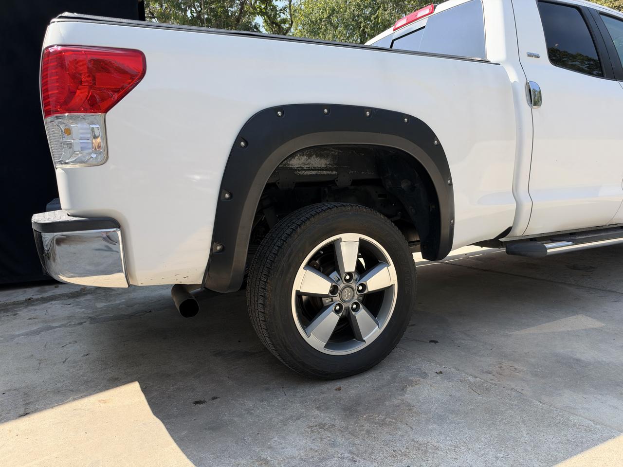 Toyota Tundra Tundra-Grade Double Cab 4.6L 2WD 2011