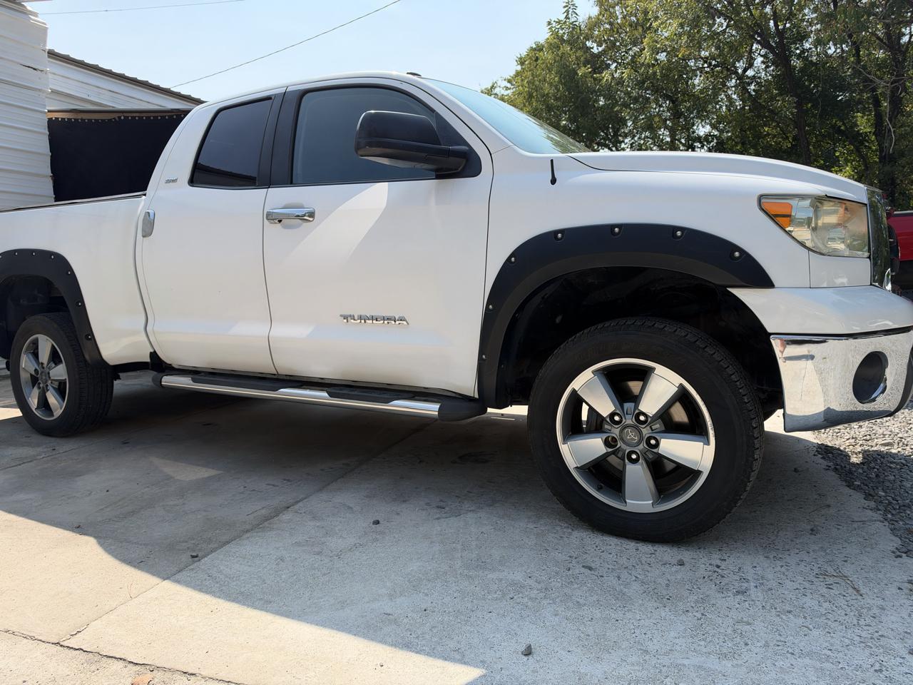 Toyota Tundra Tundra-Grade Double Cab 4.6L 2WD 2011
