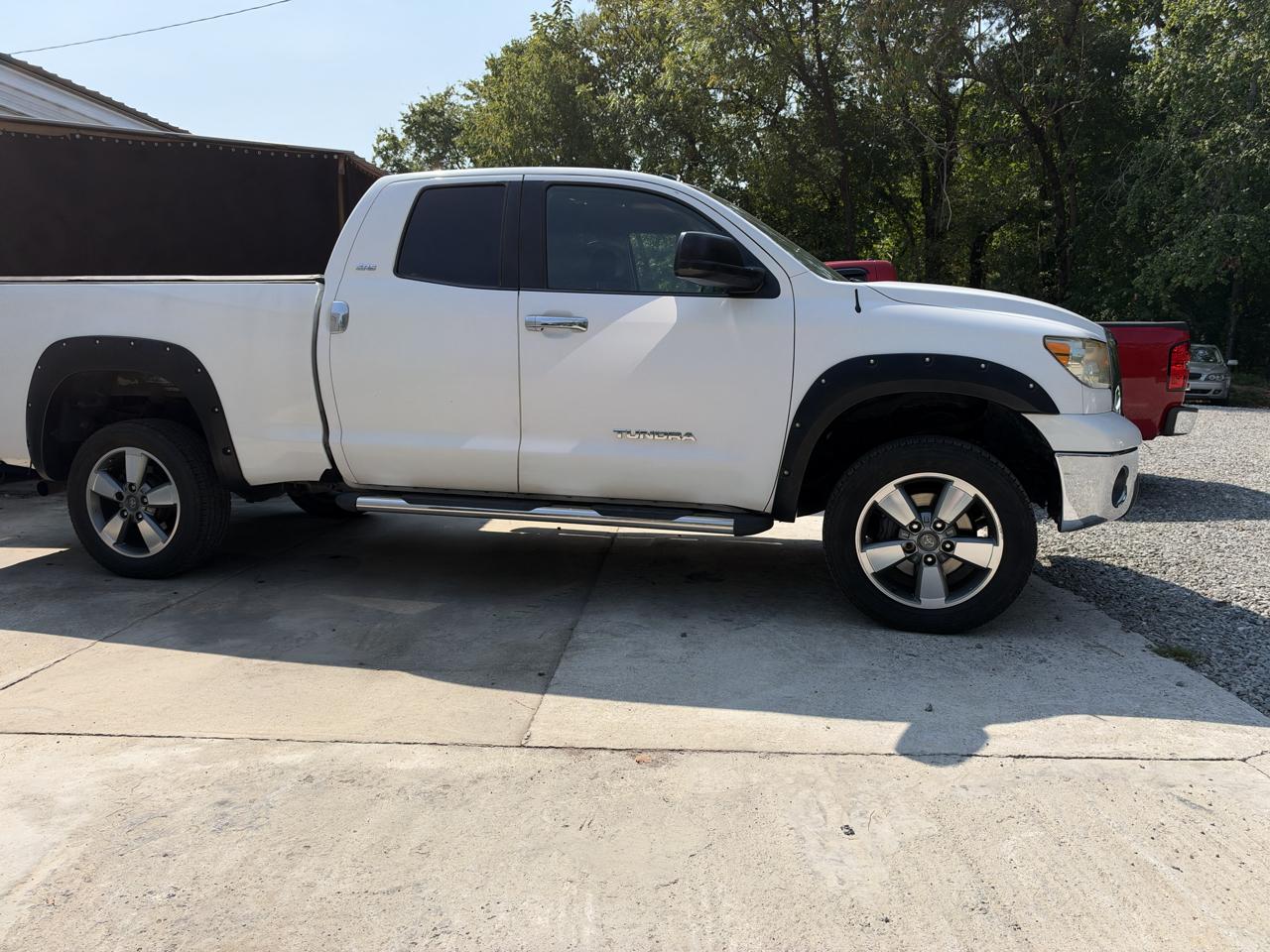 Toyota Tundra Tundra-Grade Double Cab 4.6L 2WD 2011