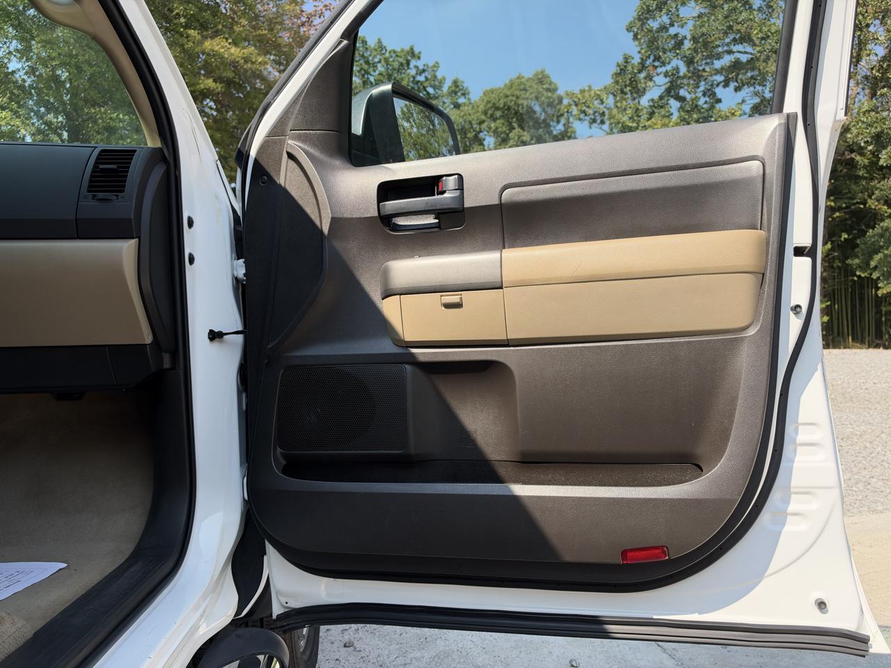 Toyota Tundra Tundra-Grade Double Cab 4.6L 2WD 2011