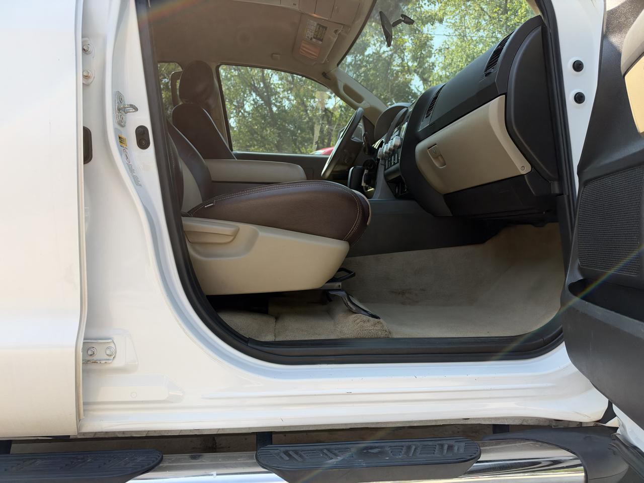 Toyota Tundra Tundra-Grade Double Cab 4.6L 2WD 2011