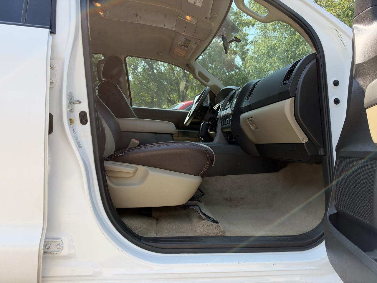 Toyota Tundra Tundra-Grade Double Cab 4.6L 2WD 2011