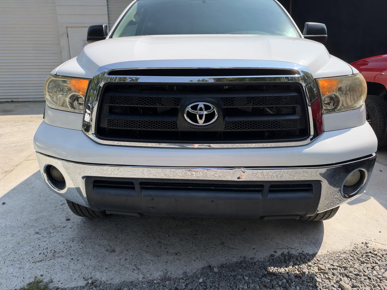 Toyota Tundra Tundra-Grade Double Cab 4.6L 2WD 2011