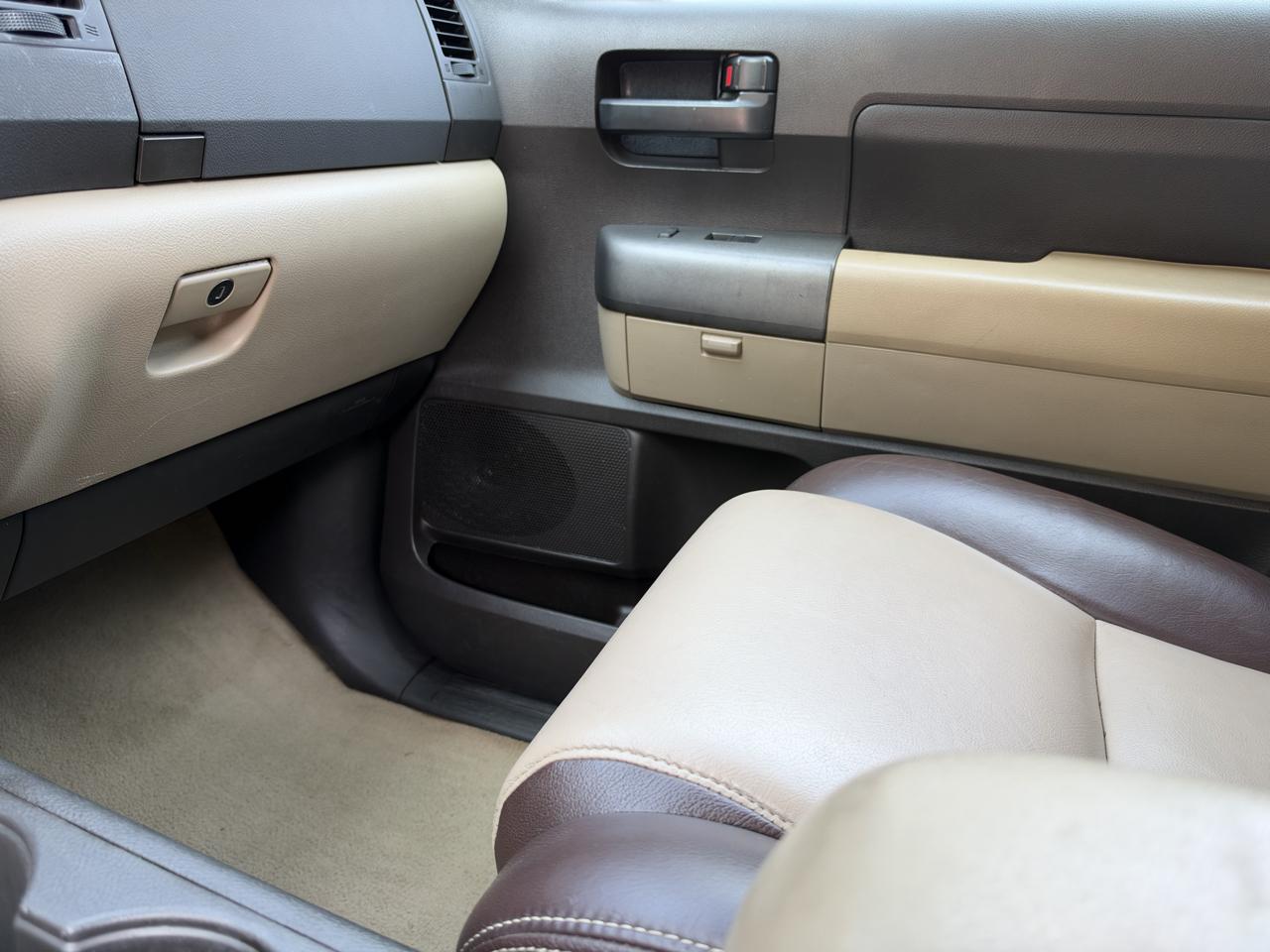 Toyota Tundra Tundra-Grade Double Cab 4.6L 2WD 2011
