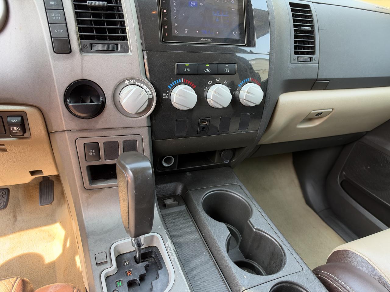 Toyota Tundra Tundra-Grade Double Cab 4.6L 2WD 2011